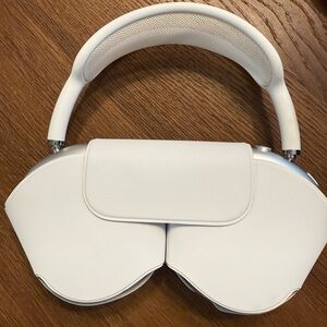 AirPod Max White Excellent Condition with Apple Charging Cord, Smart Case & Case